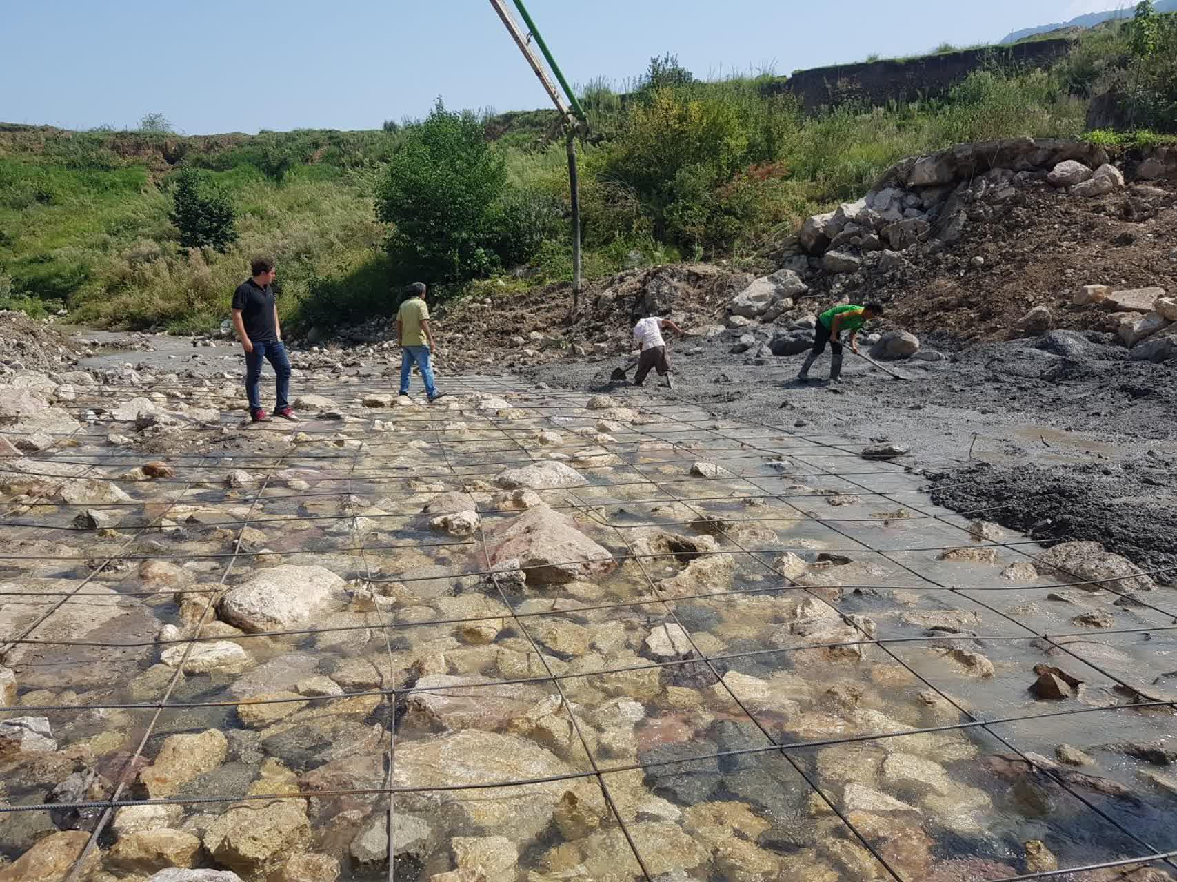 پروژه تحکیم بستر رودخانه خشکدره روستای یالبندان