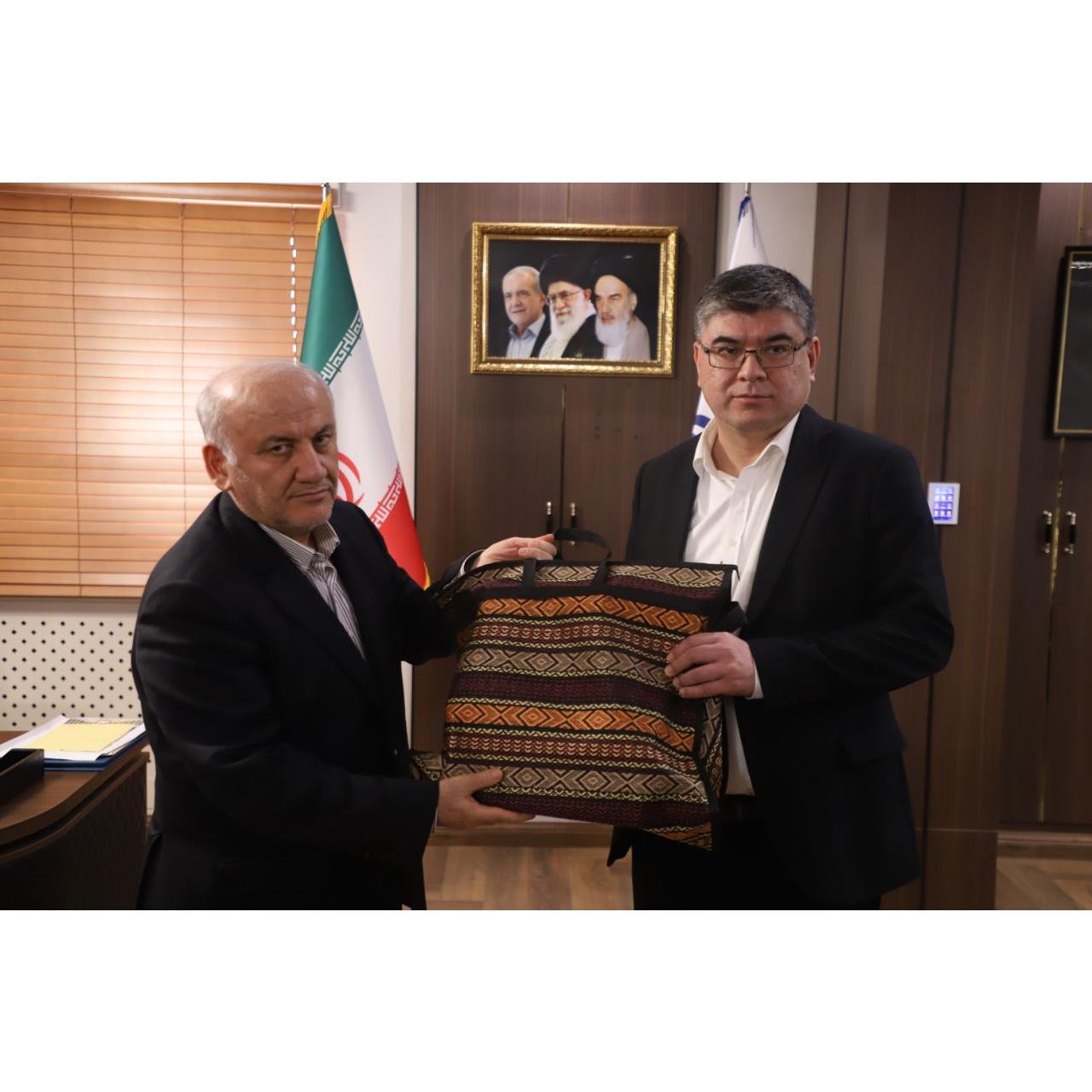از تجارت و صادرات، کشت‌ فراسرزمینی تا گردشگری سلامت؛ تسهیل ویزا و پذیرش دانشجویان ازبک، محور دیدار سفیر ازبکستان با استاندار