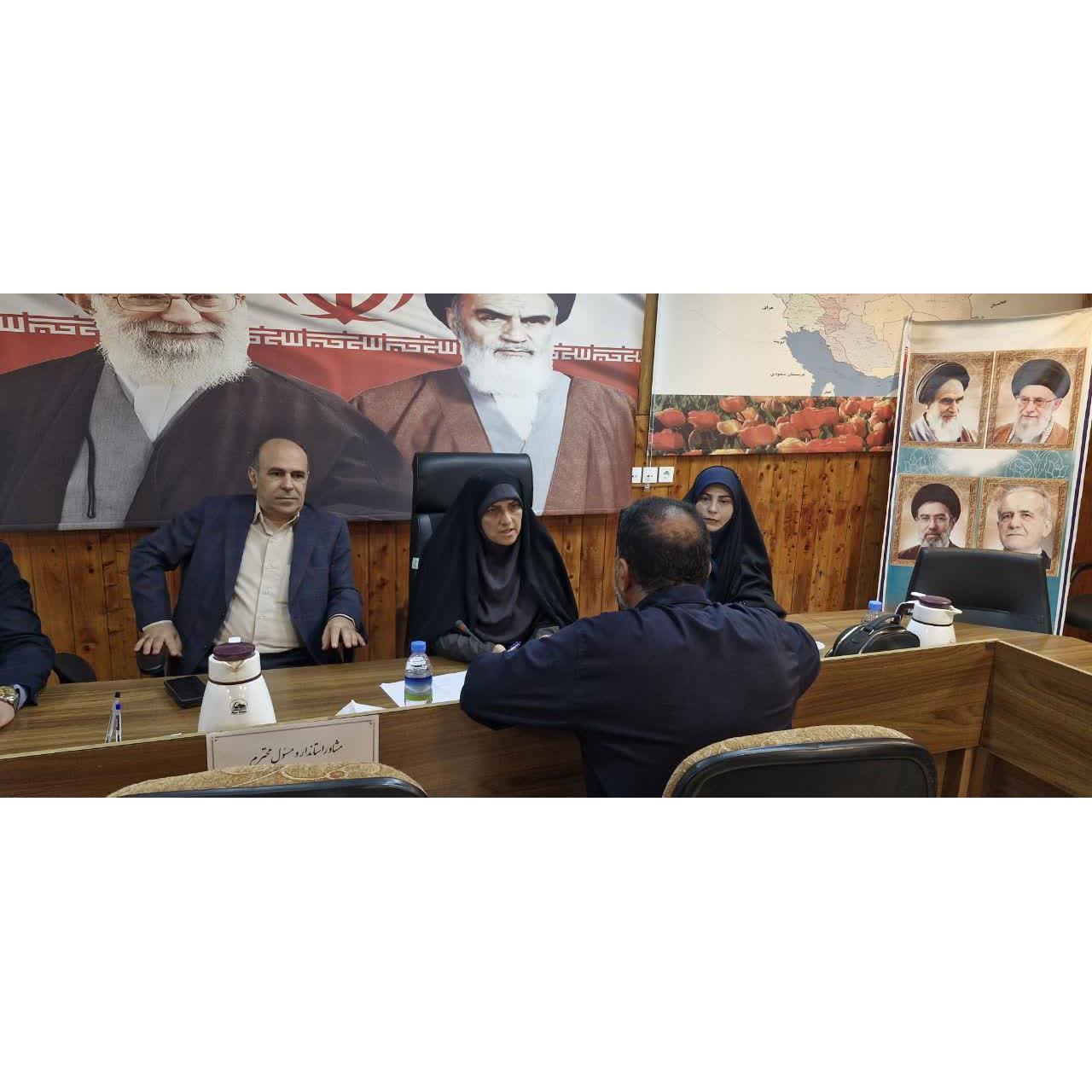 ملاقات مردمی مدیرکل امور بانوان و خانواده استانداری مازندران با حضور مشاور استاندار و مسئول پیگیری‌های ویژه، در دفتر غرب استانداری در شهرستان نوشهر برگزار شد