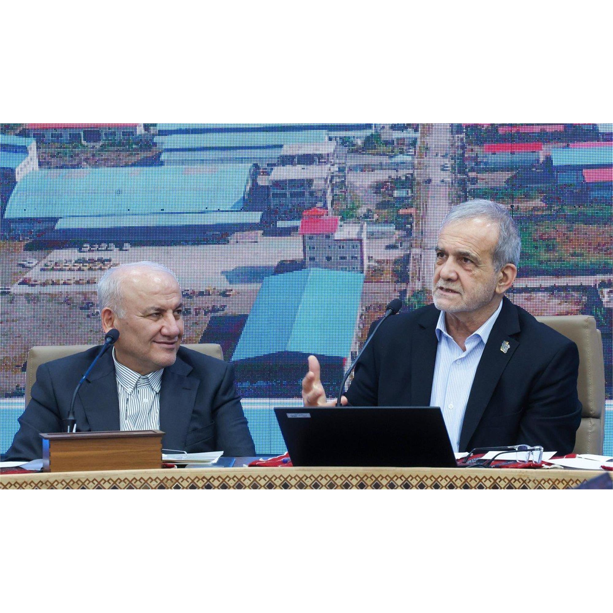 هیچ تمدنی، نخست با ویرانی شهرهایش سقوط نکرده است؛ سقوط هر تمدن، از ویرانی واژه‌هایش آغاز شده است