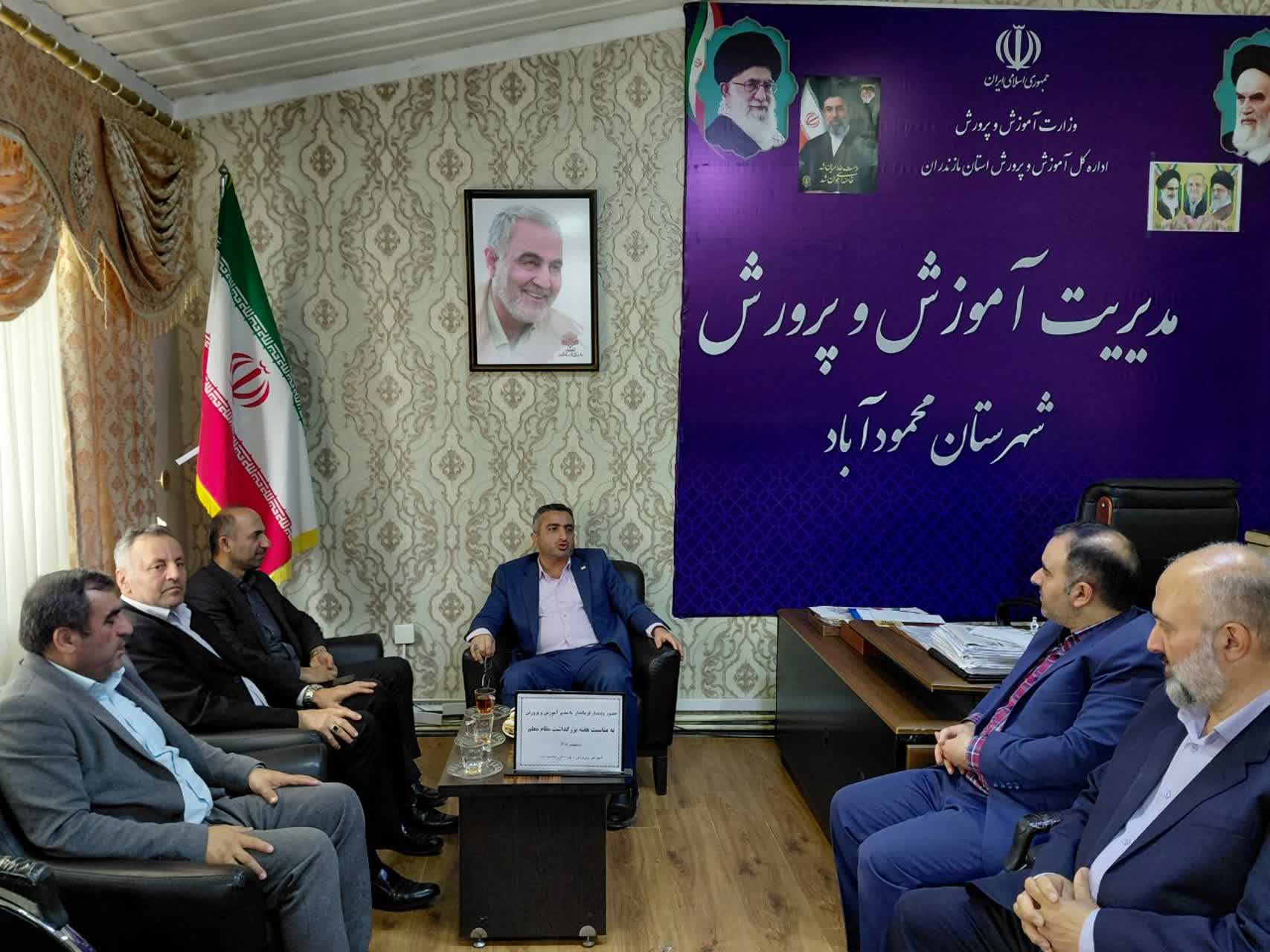 بازدید سرزده فرماندار شهرستان محمودآباد از اداره آموزش و پرورش
