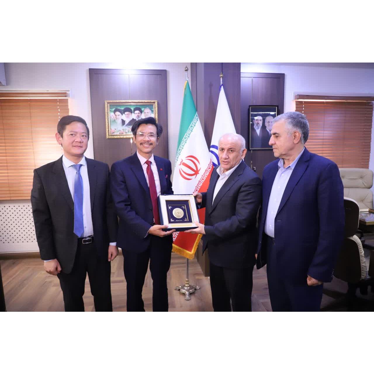 توسعه صادرات مرکبات،کیوی و‌ ماکیان، انتقال فناوری، تبادل علم، اعزام هیأت‌های اقتصادی،برگزاری نمایشگاه‌های مشترک،افزایش بهره وری کشاورزی و توسعه رونق گردشگری محور نقشه راه همکاری‌های استاندار مازندران و سفیر ویتنام