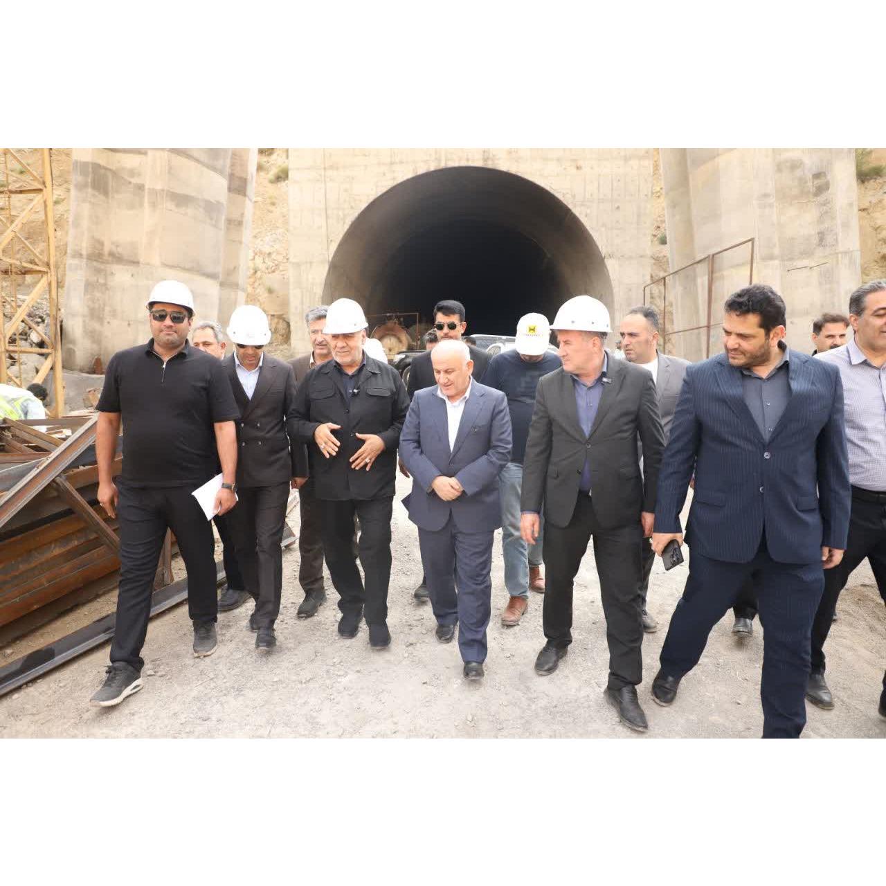بازدید استاندار مازندران از عملیات ایمن سازی جاده بالادست سد هراز