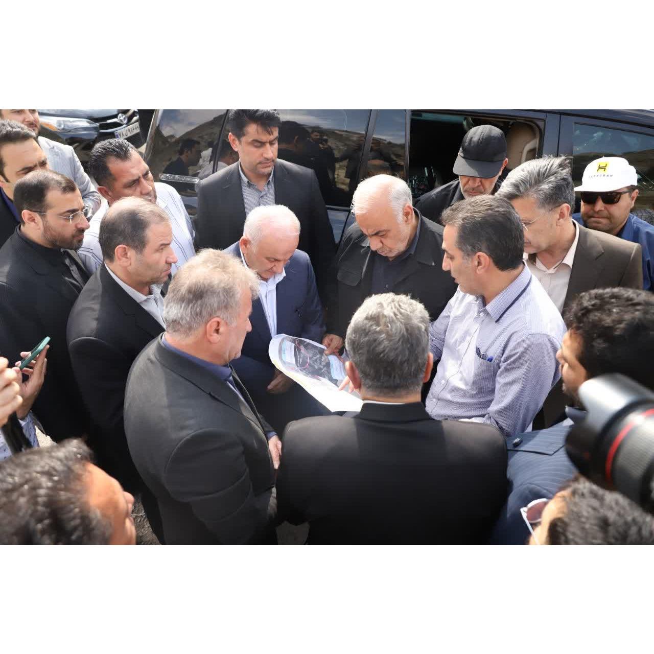 بازدید استاندار مازندران و معاون وزیر راه و شهرسازی از عملیات چهاربانده کردن محور هراز