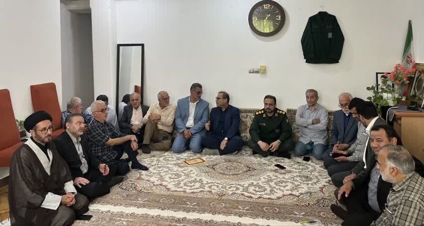  دیدار معاون استاندار با خانواده شهید گرانقدر سیدرضا ابراهیمی لاریمی