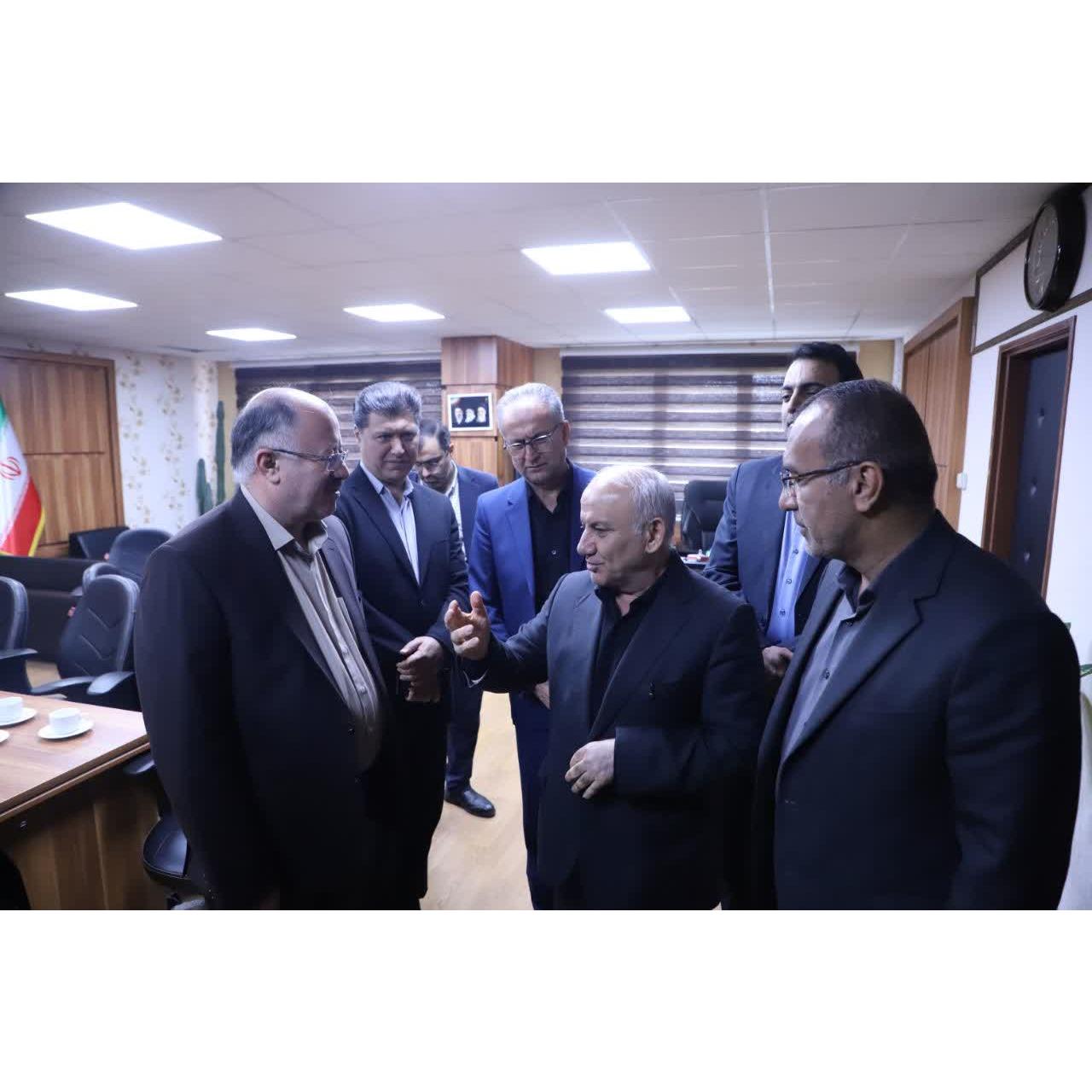 استاندار مازندران تأکید کرد: توسعه کشاورزی مدرن و نصب پنل‌های خورشیدی بر روی آب‌بندان‌ها؛ راهکار مهار تنش آبی و افزایش درآمد روستاییان