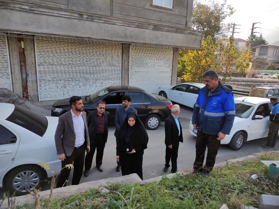 بازدید میدانی سرکار خانم دکتر قائی پاشا فرماندار از پروژه انتقال لوله آب در خیابان شهید تیموری 