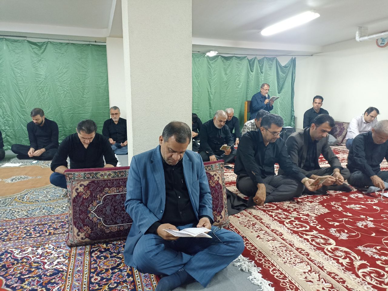 برگزاری مراسم زیارت عاشورا در نمازخانه فرمانداری بهشهر 