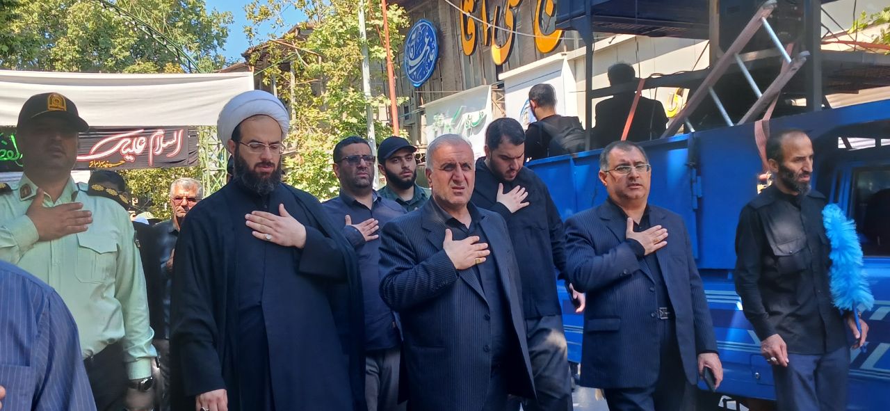 سرپرست فرمانداری ساری در آیین تشییع پیکر مطهر شهید والامقام دریادار محمد اکبرزاده حضور یافت