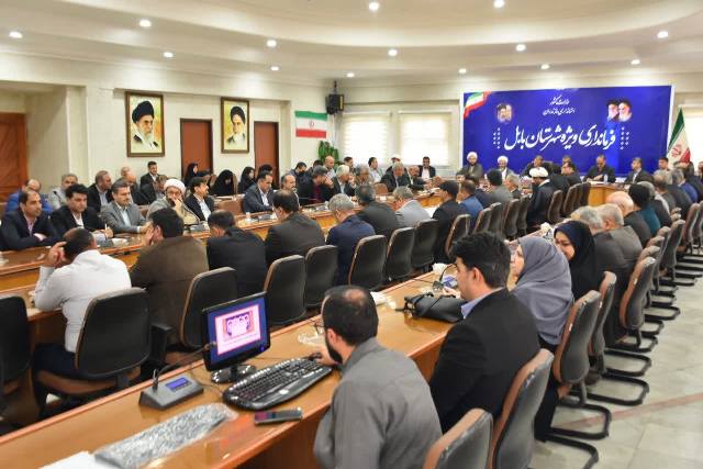 نباید با اظهارنظرهای غیرکارشناسی، شهرستان را از مسیر توسعه عقب بیندازیم