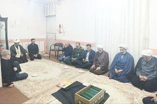  مسئولان نکا با حضور در منزل شهید یعقوبی گلوردی به مقام شامخ این شهید ادای احترام نمودند