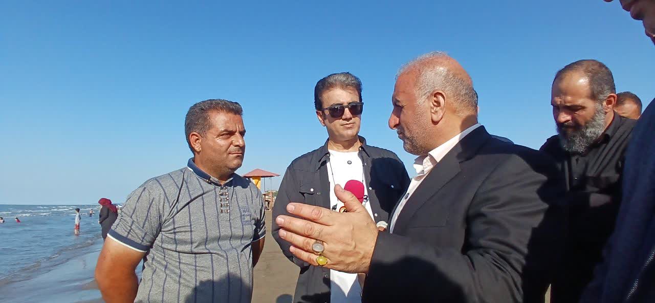 دکتر اسکندرنیا در گفت‌وگو با مسافران و شهروندان، کیفیت خدمات طرح ساماندهی سواحل را ارزیابی کرد