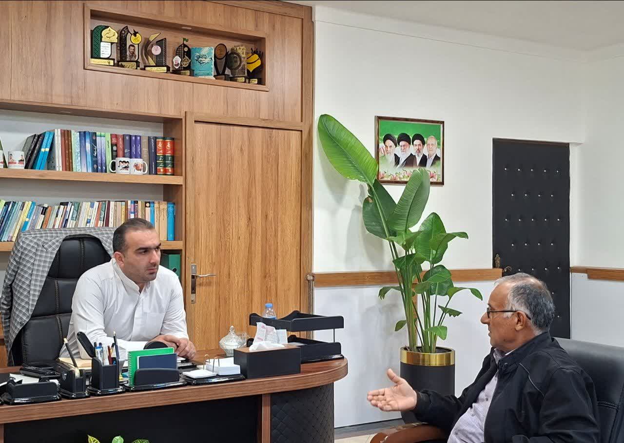 پیگیری مسائل روستای اسرم در دیدار دهیار با فرماندار میاندورود