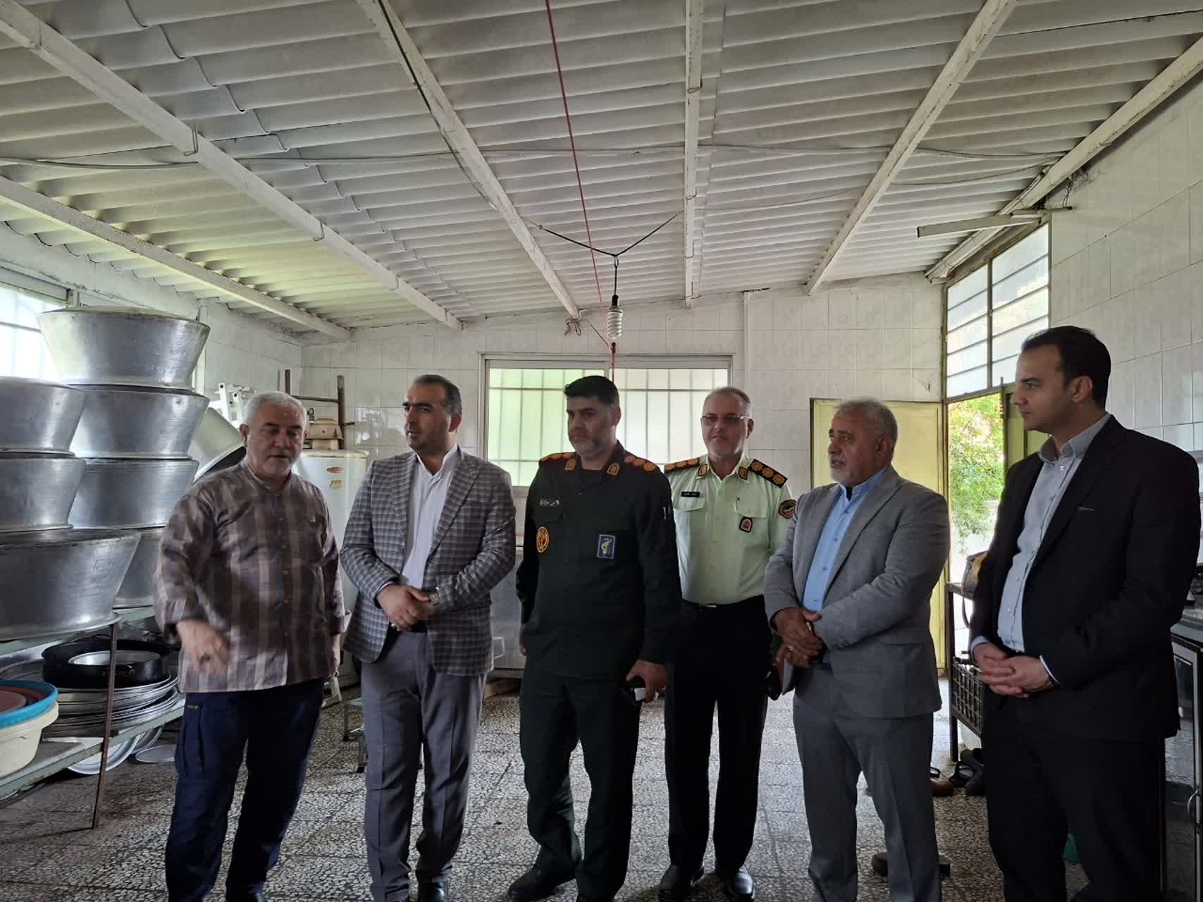 بازدید فرماندار از فعالیت ستاد پشتیبانی از جنگ میاندورود 