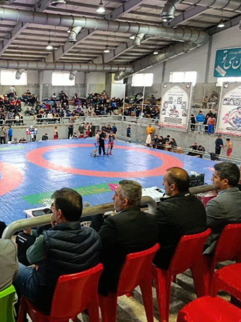 بازدید فرماندار از روند برگزاری مسابقات کشتی آزاد قهرمانی نوجوانان استان