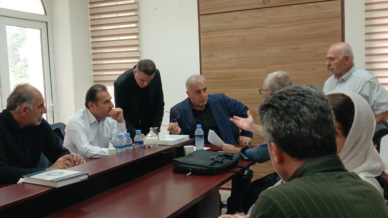 سرپرست فرمانداری ساری پای صحبت‌های مردم نشست