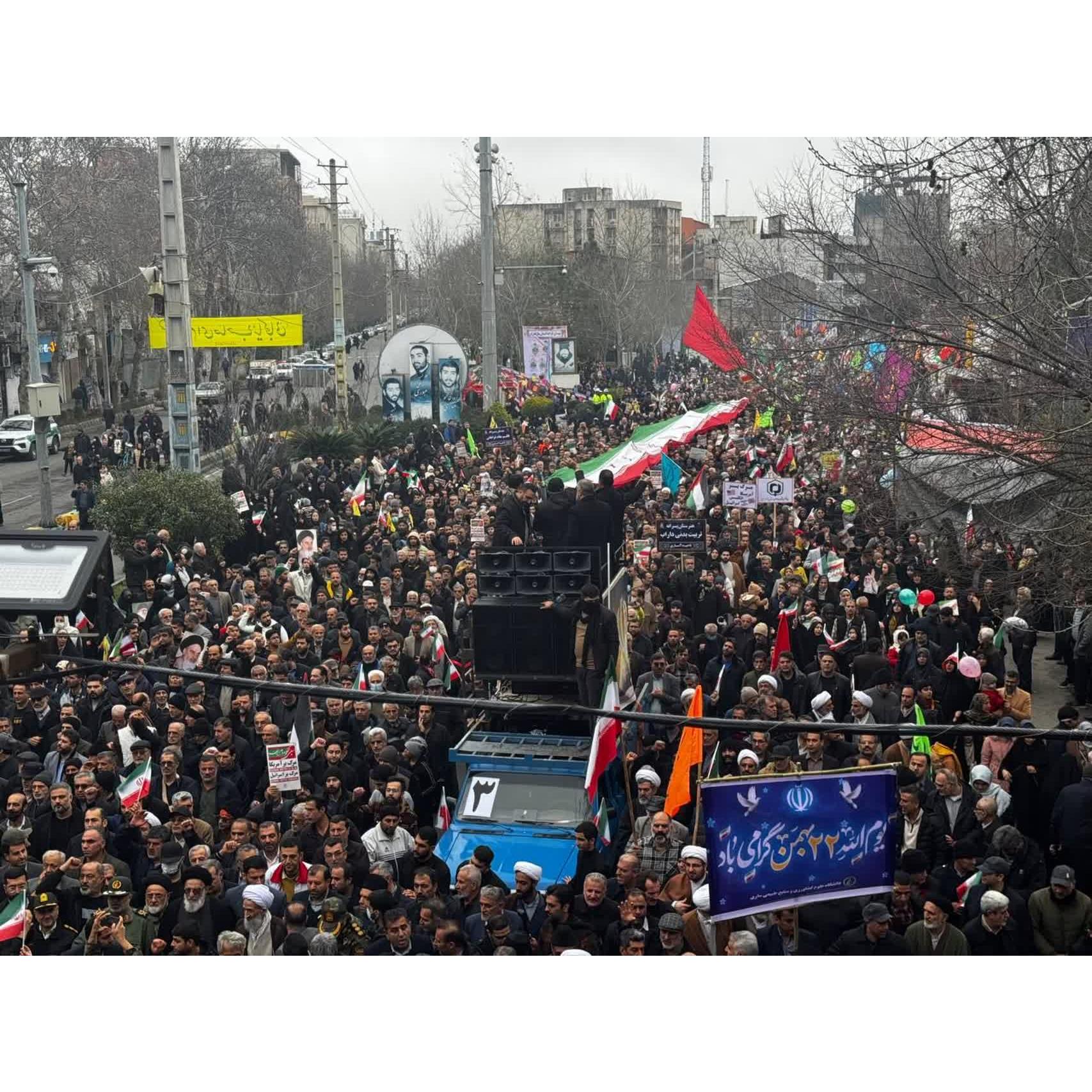 تصاویری از حضور پرشور مردم در راهپیمایی یوم‌الله ۲۲ بهمن 