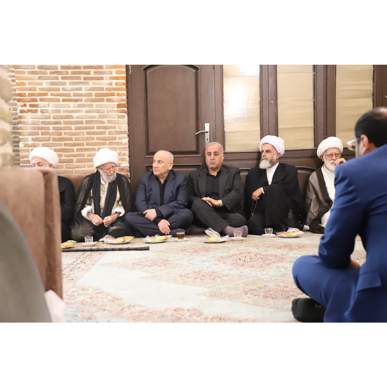 حضور استاندار مازندران با همراهی معاون سیاسی،امنیتی استاندار و فرماندار ساری در مراسم گرامیداشت قائد شهید امت در مسجد جامع ساری