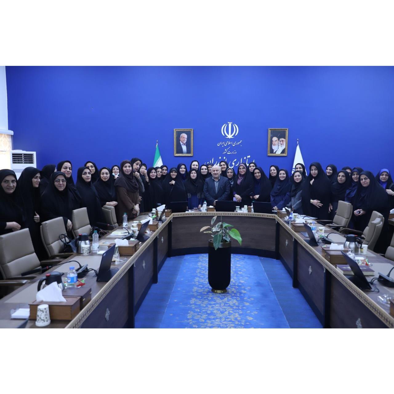 اعتماد استاندار مازندران به ۸۸ بانو در مدیریت استان / ملاک یونسی در انتصابات شایسته‌سالاری است