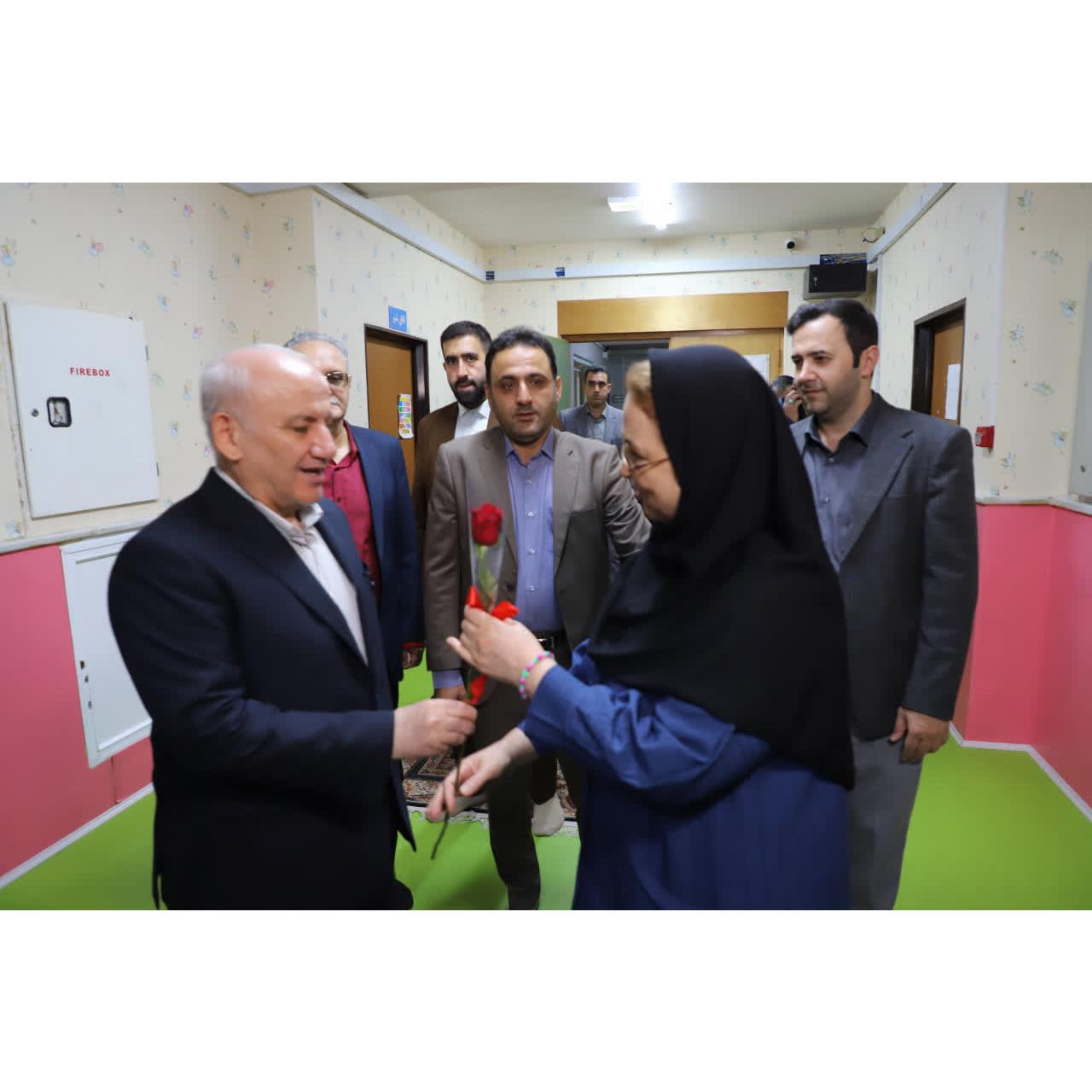 به‌مناسبت هفته بهزیستی حضور استاندار مازندران در شیرخوارگاه و خانه نوباوگان شکوفه ساری/تأکید استاندار بر حمایت ویژه درمانی،تجهیز و ارتقای امکانات مرکز شیرخوارگاه بهزیستی