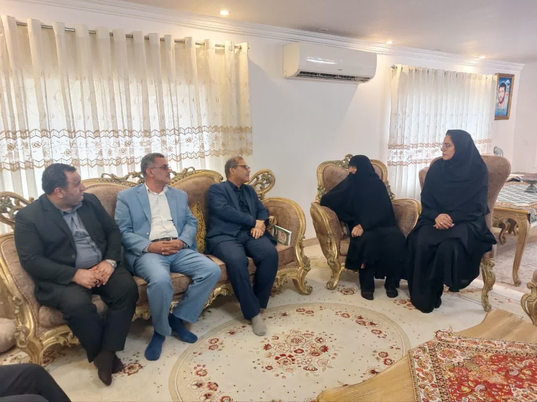  دیدار معاون استاندار و فرماندار جویبار با خانواده سردار شهید ذبیح اله‌ عالی در روستای کردکلا 