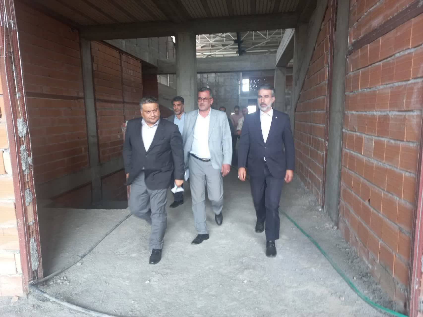  بازدید فرماندارجویبار و مدیرکل عمرانی استانداری مازندران از پروژه سالن ۵هزار نفره کشتی جویبار 