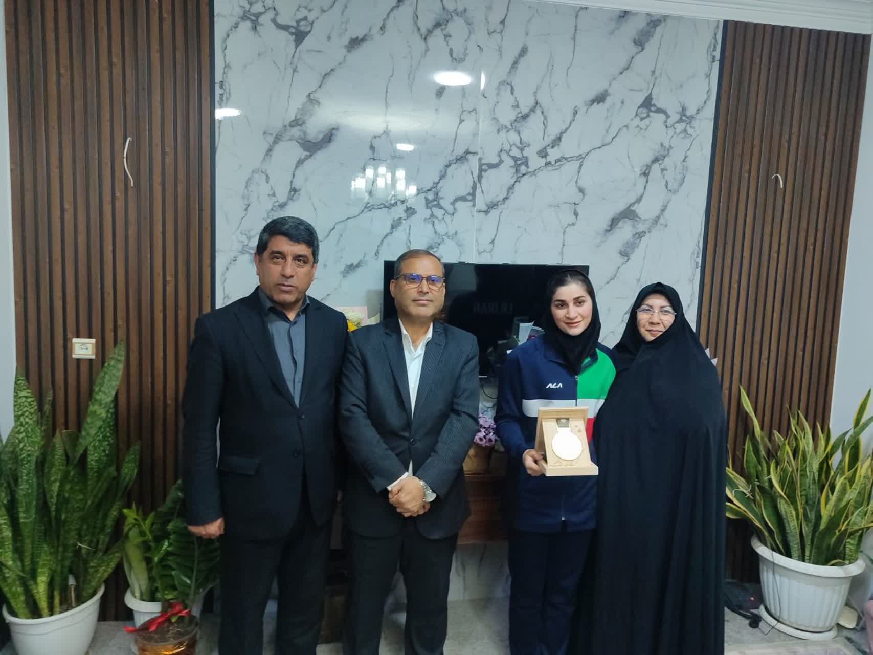 دیدار فرماندار بابلسر ، معاون توسعه مدیریت و منابع استانداری،مدیر کل بهزیستی استان مازندران،با قهرمان المپیکی بابلسر 