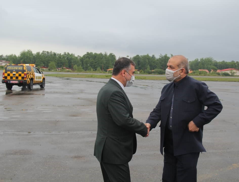 استقبال استاندار مازندران از سردار وحیدی، وزیر کشور در فرودگاه نوشهر